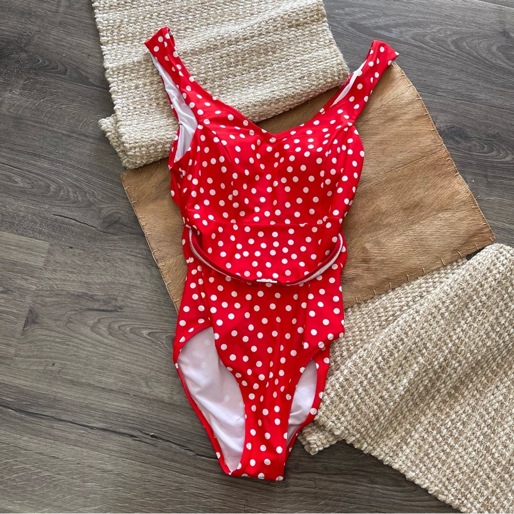 Cupshe Red Polka Dot One Piece Swimsuit With Belt High Leg Women’s Sz M